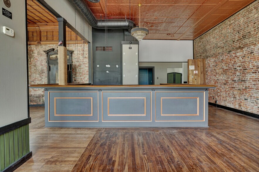 More Photos Of 902 Military Ave, Port Huron Restaurant For Lease