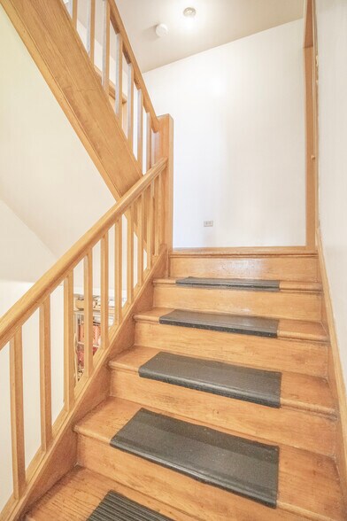 More Photos Of 4936 Greenwood St, Skokie Apartments For Sale
