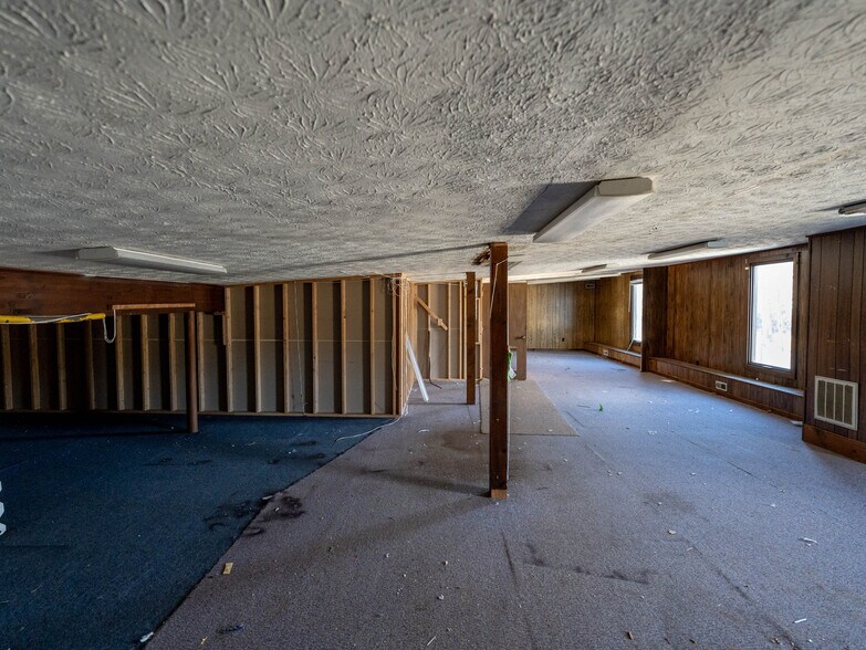 More Photos Of 3264 Broad St, Clyde Office For Sale
