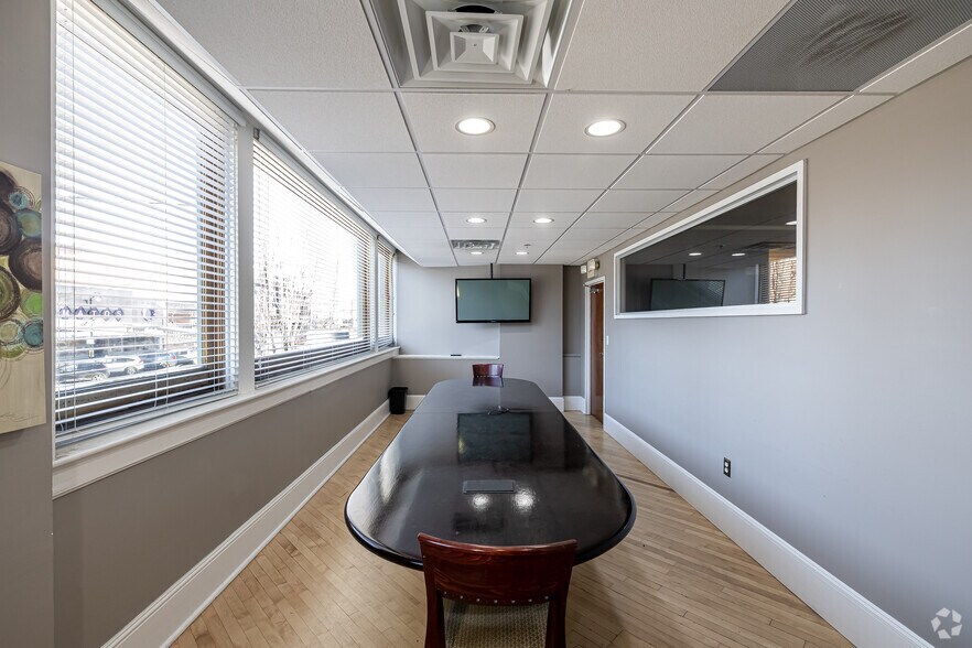 More Photos Of 366-386 Main St, Middletown Office For Lease