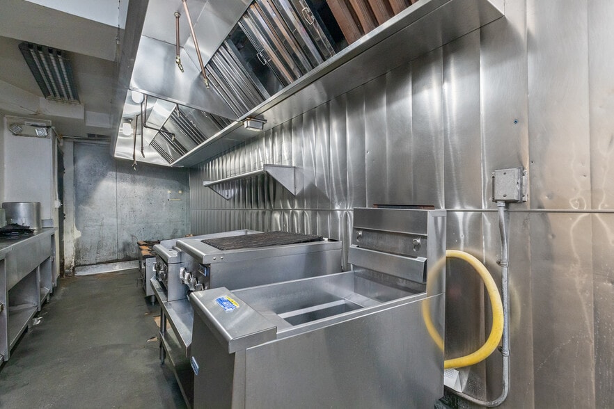 More Photos Of 525-527 Commercial St, San Francisco Restaurant For Lease