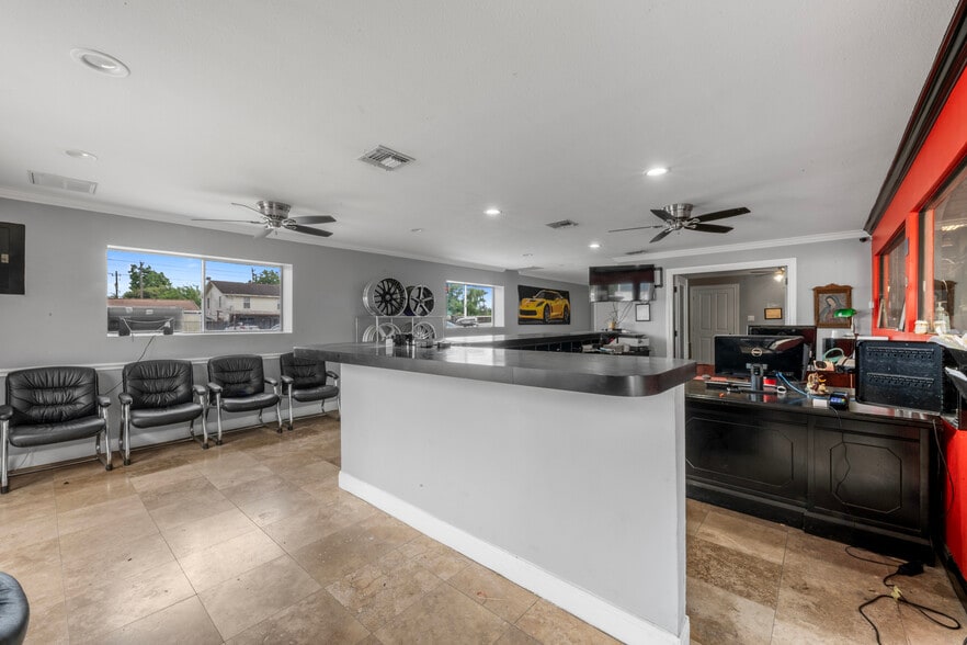 More Photos Of 658 Aldine Mail Route Rd, Houston Auto Repair For Sale