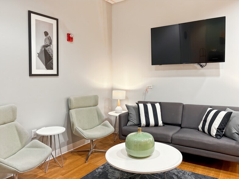 More Photos Of 5550 Wild Rose Ln, West Des Moines Coworking Space