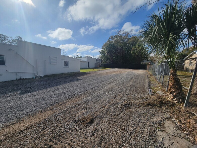 More Photos Of 2893 Edison Ave, Jacksonville Storefront Retail Office For Lease