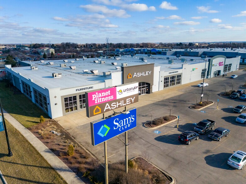 More Photos Of 7143 E State St, Rockford Freestanding For Sale