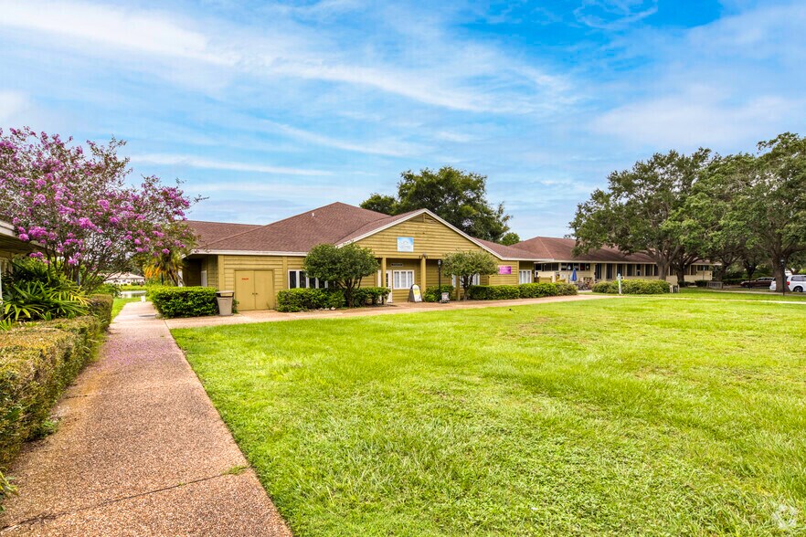 More Photos Of 5037 Ringwood Mdw, Sarasota Office For Lease