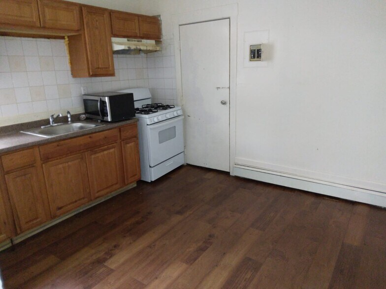 More Photos Of 661 S 18th St, Newark Apartments For Sale