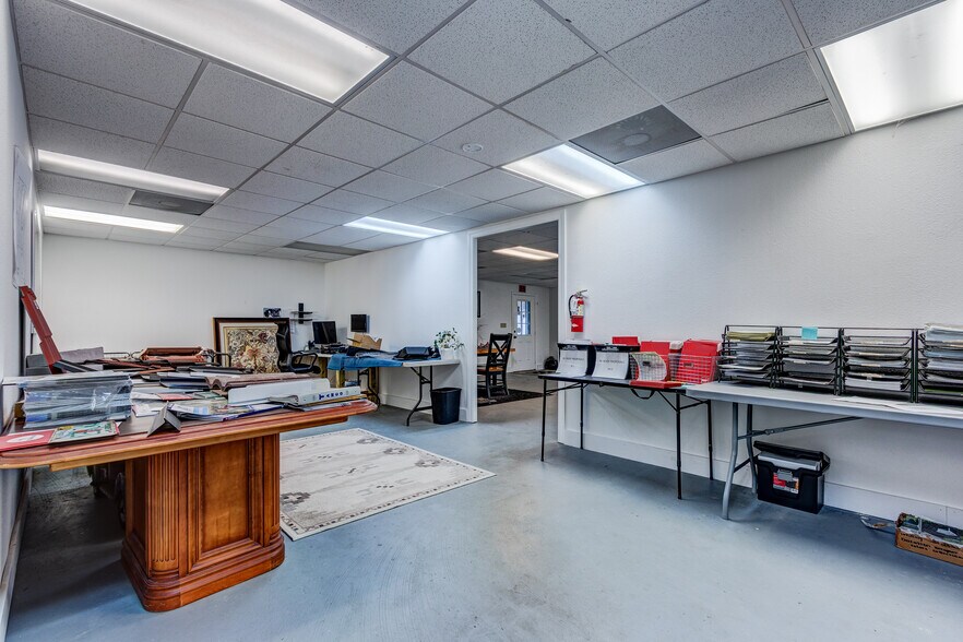 More Photos Of 6901 S 78th St, Riverview Warehouse For Lease