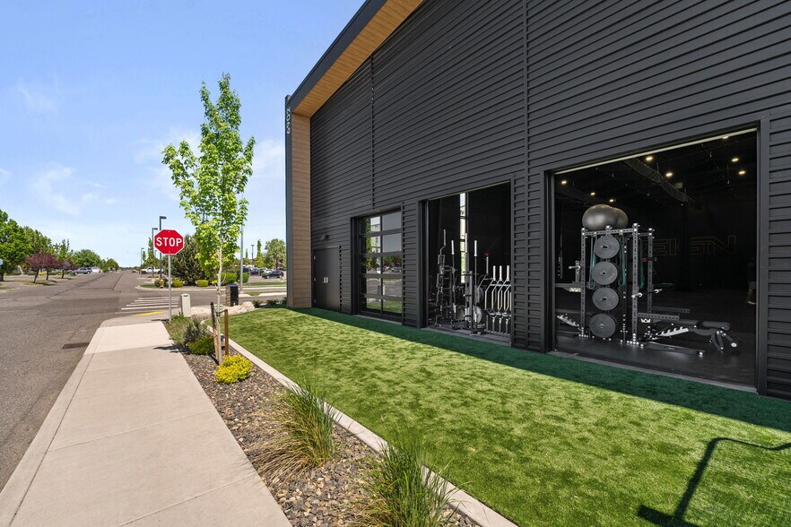 More Photos Of 6902 Rodeo Dr, Pasco Flex For Lease