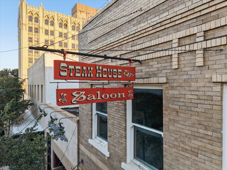 More Photos Of 107 S Beaton St, Corsicana Storefront For Sale