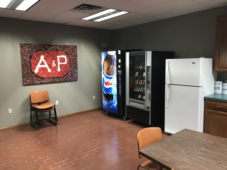 More Photos Of 55 S State Ave, Indianapolis Flex For Sale