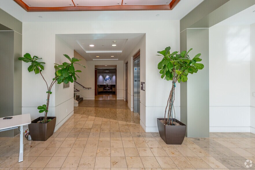 More Photos Of 8775 Folsom Blvd, Sacramento Office For Lease