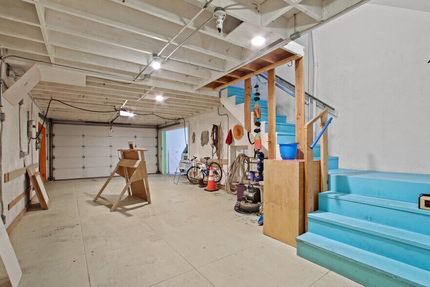 More Photos Of 110 Mildred Ave, Venice Apartments For Sale