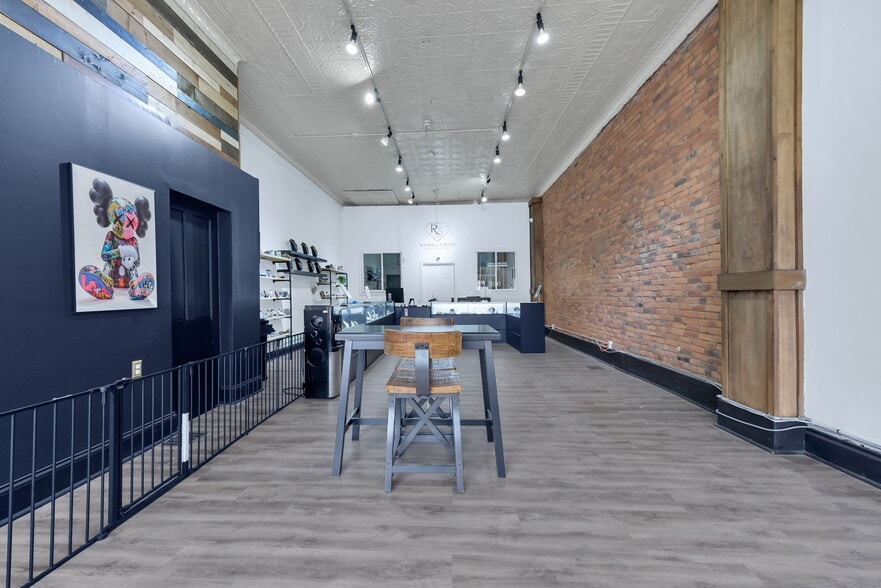 More Photos Of 726-728 N High St, Columbus Storefront Retail Residential For Lease