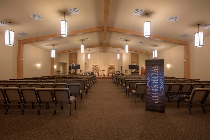 More Photos Of 601 Old Base Rd, Aurora Religious Facility For Sale