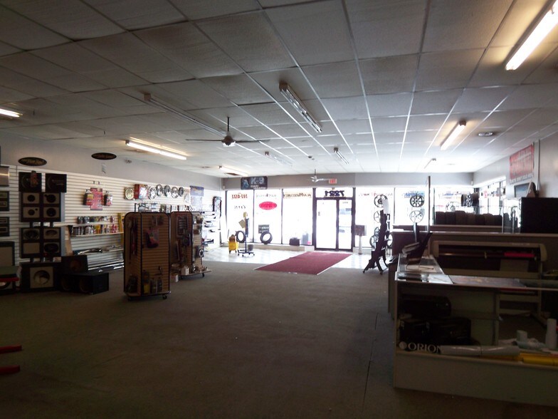More Photos Of 7221 Niagara Falls Blvd, Niagara Falls Auto Repair For Sale