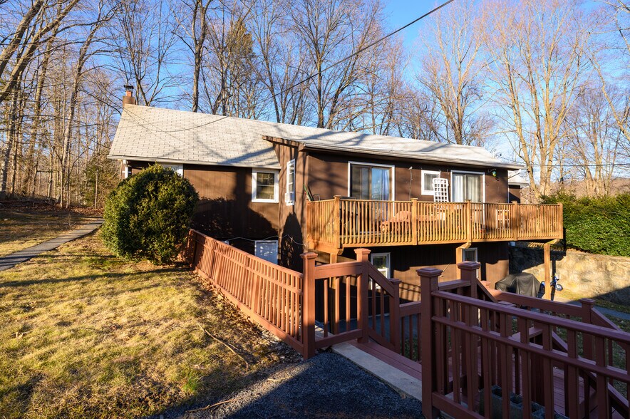 More Photos Of 5 Baker St, Mohegan Lake Apartments For Sale