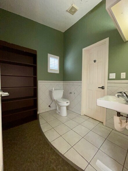 More Photos Of 13301 Orange Grove Dr, Tampa Office For Sale