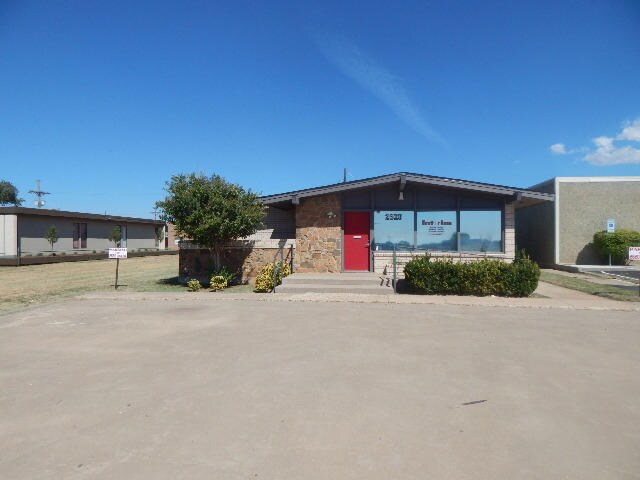 More Photos Of 2620 Yonkers St, Plainview Medical For Lease