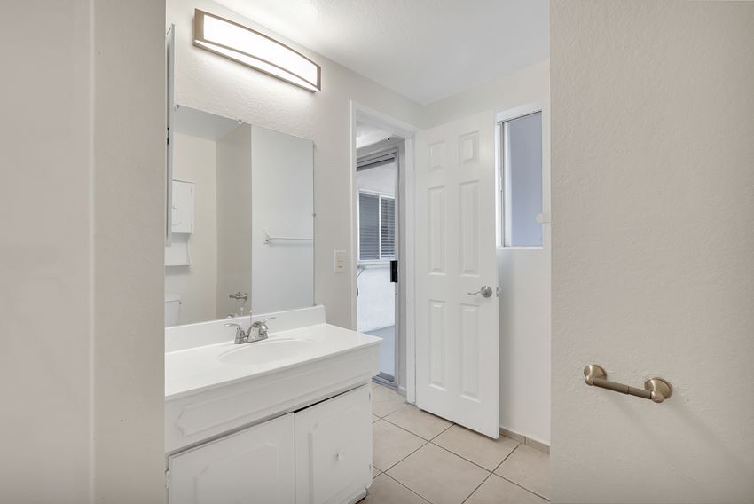 More Photos Of 710 W Washington Ave, Santa Ana Apartments For Sale