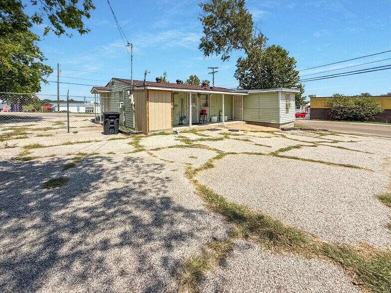 More Photos Of 104 W Hallmark Ave, Killeen Freestanding For Sale