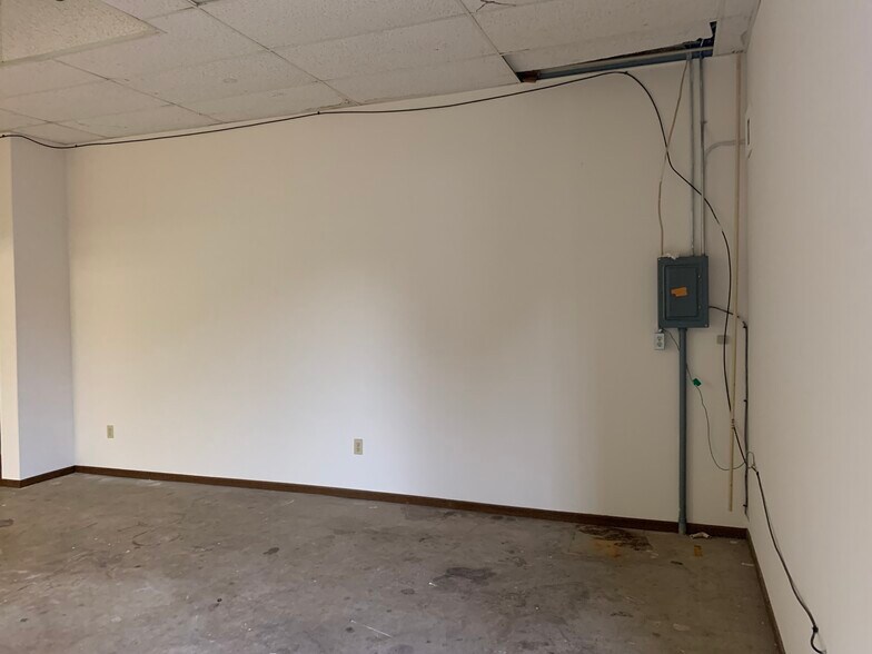 More Photos Of 503-507 W Main St, Waunakee General Retail For Sale