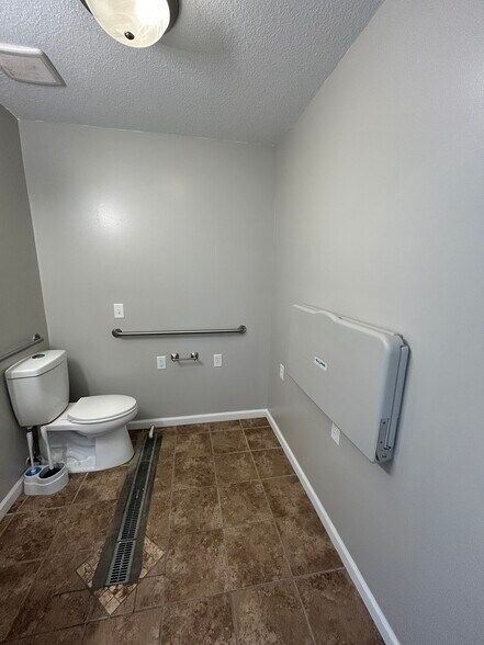More Photos Of 102 W Lawrence St, Kearney Freestanding For Sale