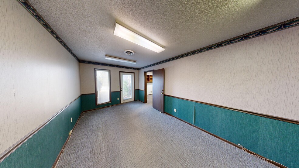More Photos Of 205-217 E Washington Center Rd, Fort Wayne Office For Lease