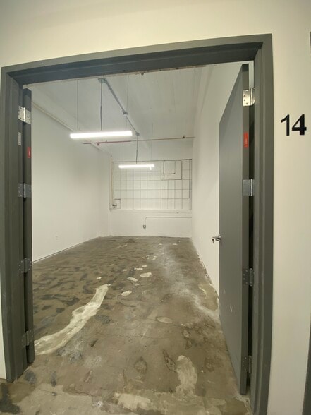 More Photos Of 901 E 31st St, Los Angeles Manufacturing For Lease