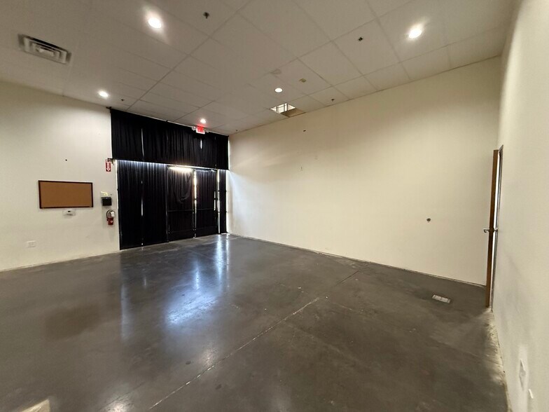 More Photos Of 7091 W Craig Rd, Las Vegas General Retail For Lease