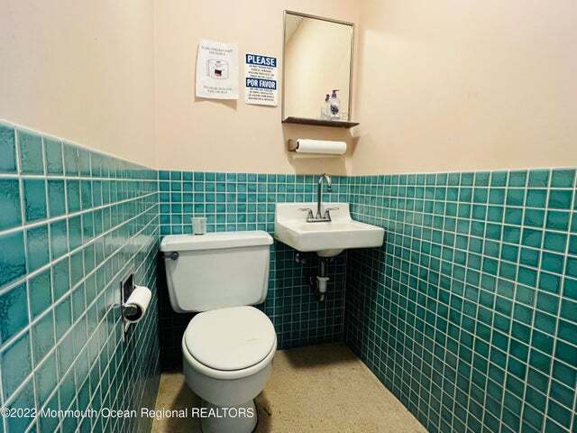 More Photos Of 1314 Park Ave, Plainfield Medical For Sale