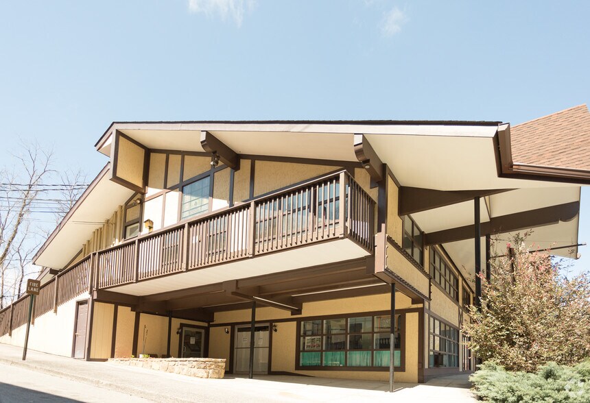 More Photos Of 446 E Parkway, Gatlinburg Freestanding For Lease