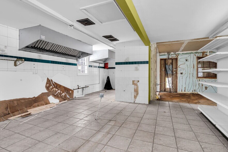 More Photos Of 320 State Route 33, Manalapan Township Restaurant For Sale