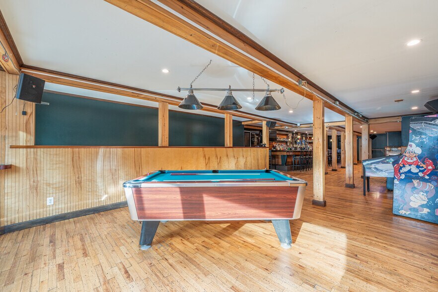 More Photos Of 30-32 Front St, Greenport Storefront Retail Residential For Sale