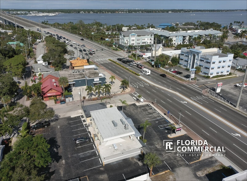 More Photos Of 300 SW Federal Hwy, Stuart Restaurant For Sale