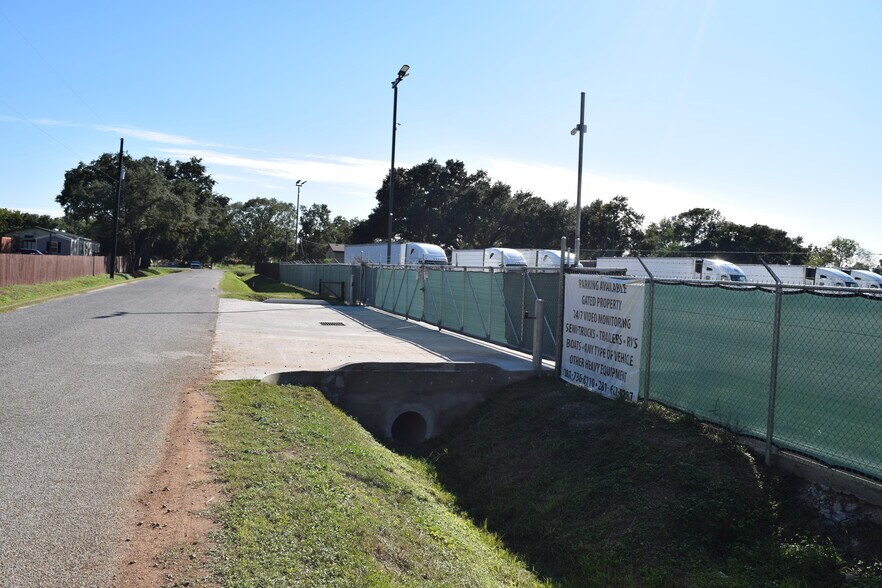 More Photos Of 12115 West Dr, Cypress Land For Lease