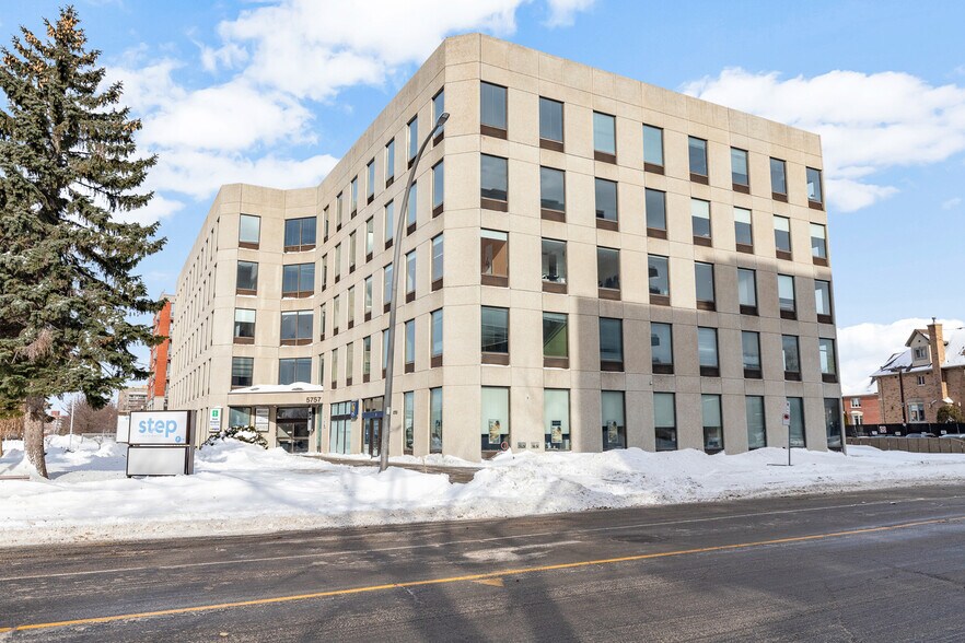 More Photos Of 5757 Boul Cavendish, Cote-St-Luc Office For Lease