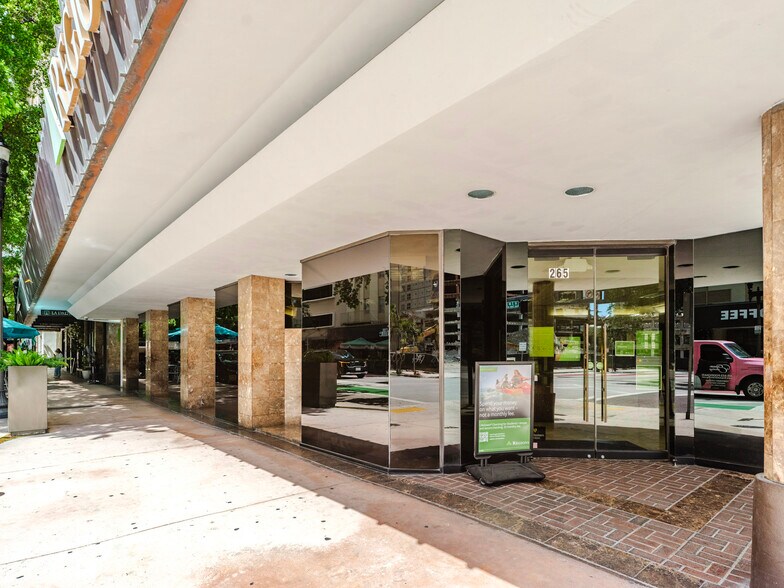 More Photos Of 235 SE 1st St, Miami Office For Sale