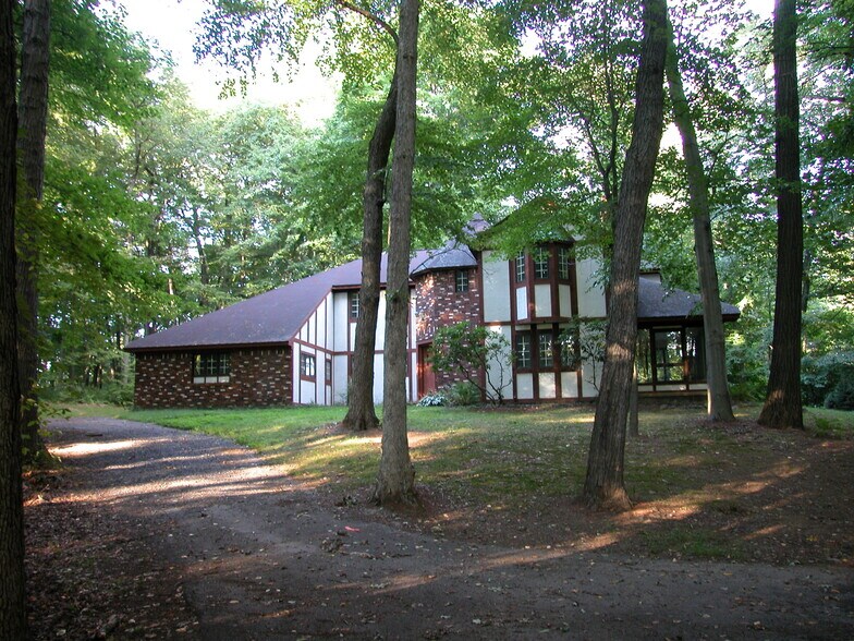 More Photos Of 37-60 Blackburn Rd, Selkirk Apartments For Sale