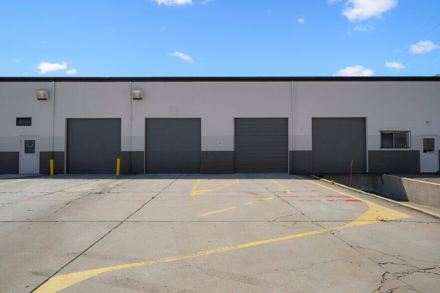 More Photos Of 5981 Marion Dr, Denver Warehouse For Sale