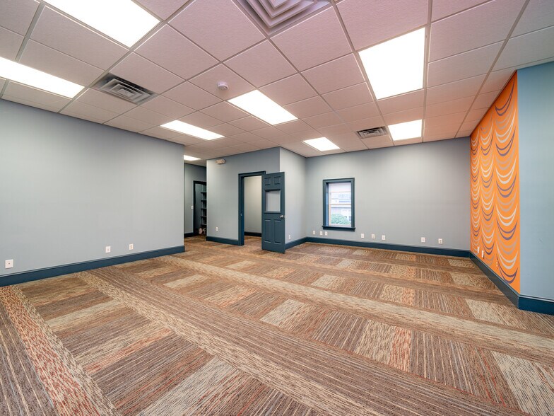 More Photos Of 35 Main St, Scottsville Office For Sale