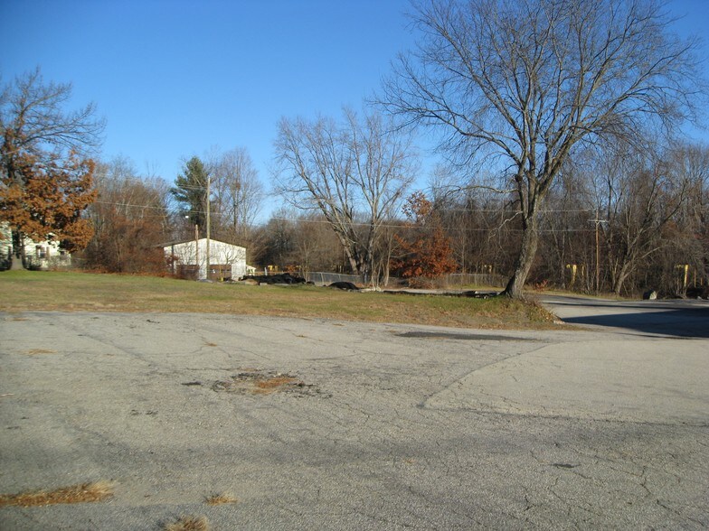 More Photos Of 33 Elm St, Merrimack Warehouse For Lease