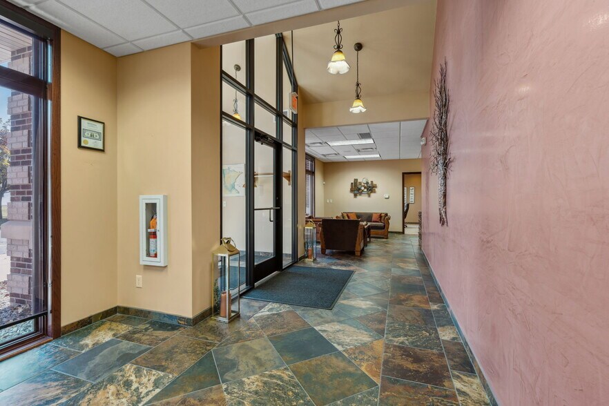 More Photos Of 225 Cedardale Dr SE, Owatonna Office For Sale