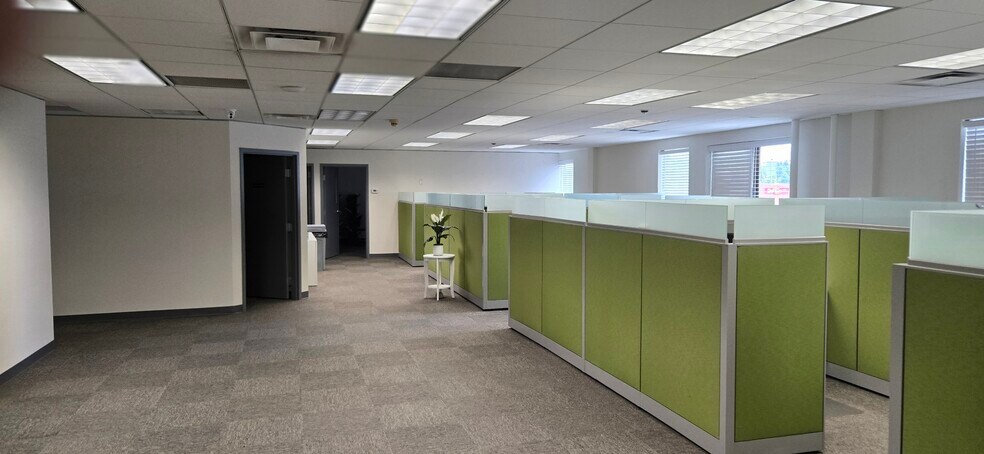 More Photos Of 100 Park Manor Dr, Pittsburgh Freestanding For Lease