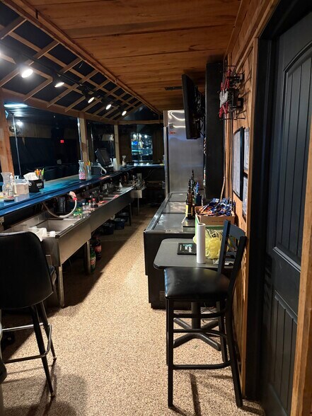 More Photos Of 1704 E Hwy 70, Kingston Bar For Sale