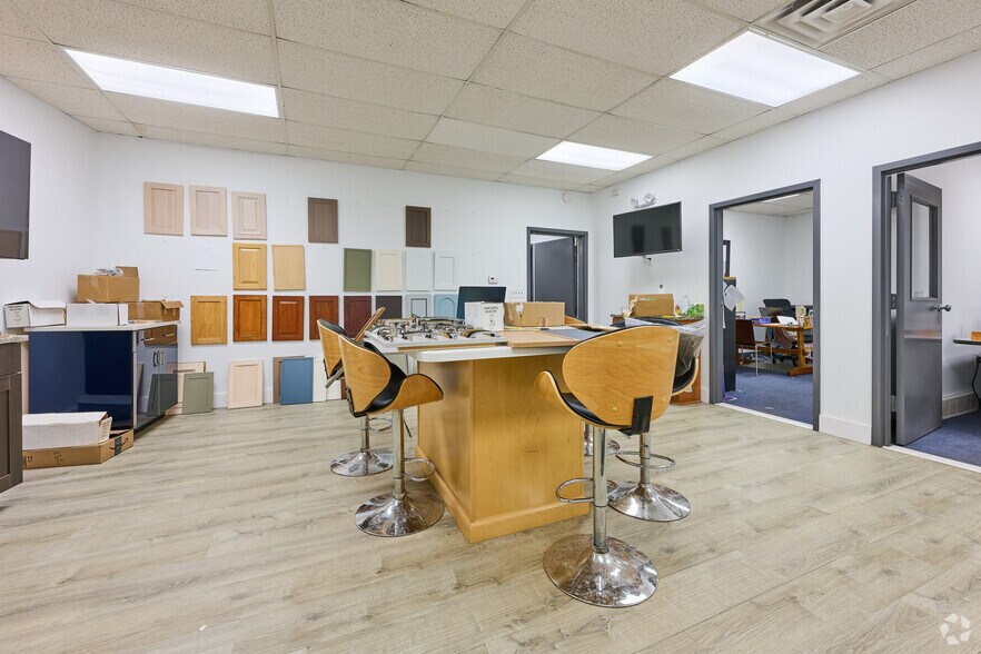 More Photos Of 107 Norris Dr, Rochester Warehouse For Lease