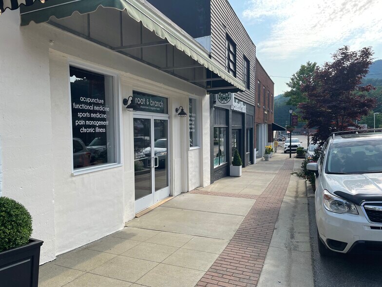 More Photos Of 15 E 2nd St, West Jefferson Storefront Retail Office For Sale
