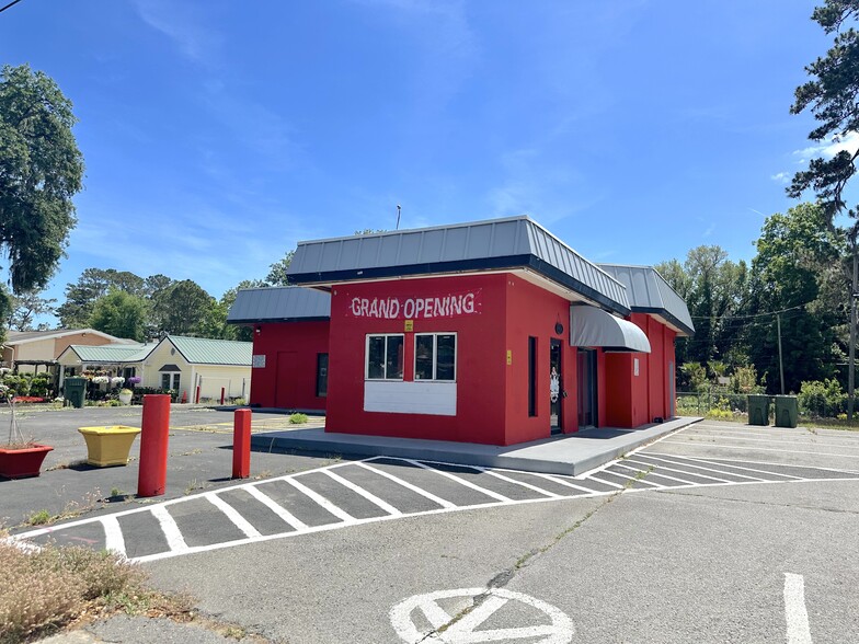 Primary Photo Of 609 E Montgomery Cross Rd, Savannah Restaurant For Lease