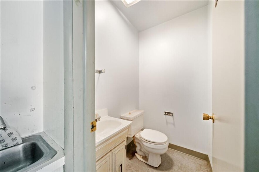 More Photos Of 600 Scene Ridge Rd, Mckeesport Light Manufacturing For Sale