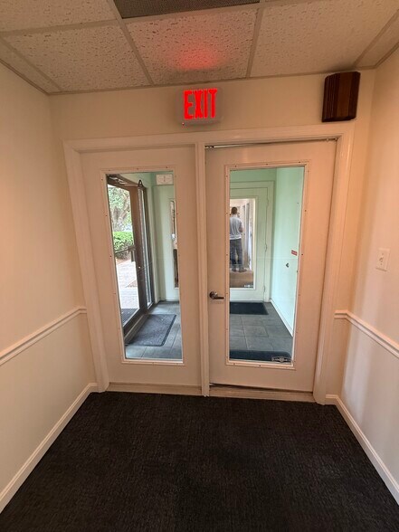 More Photos Of 8 Irongate Dr, Waldorf Warehouse For Lease